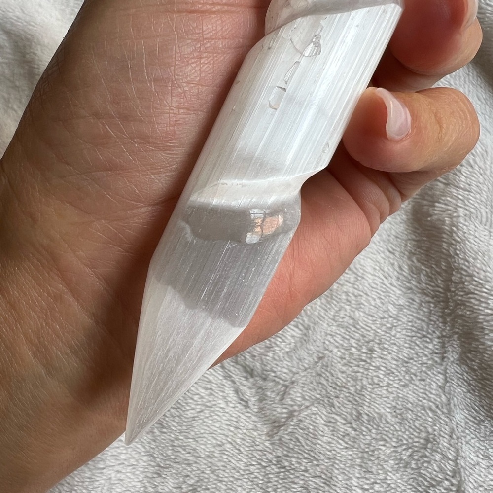 Selenite Crystal Charging “Unicorn Horn” Wand - Picture 6 of 12